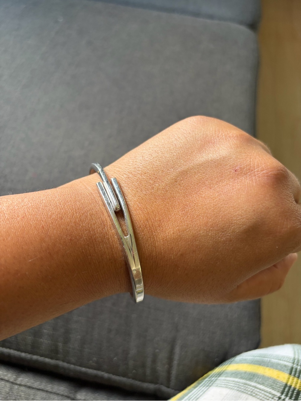 Vintage Avon Hinged Bracelet Silver-tone Modernist Bangle Retro Jewelry  hb